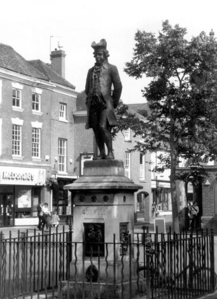 5 Monument to James Boswell